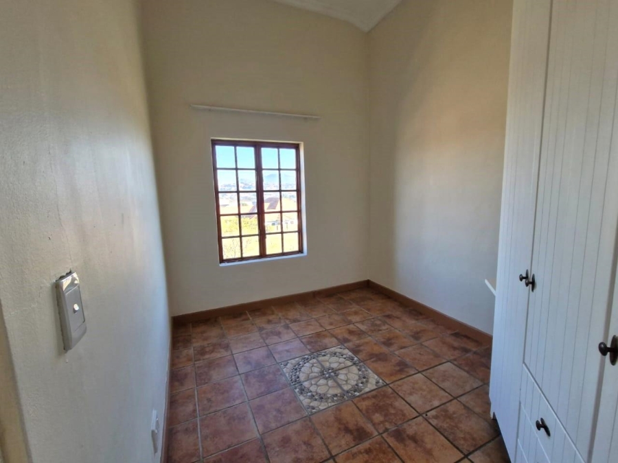 To Let 3 Bedroom Property for Rent in Meerhof North West